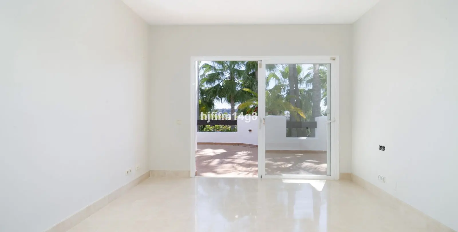 Sale of middle floor apartment in Nueva Andalucía 9