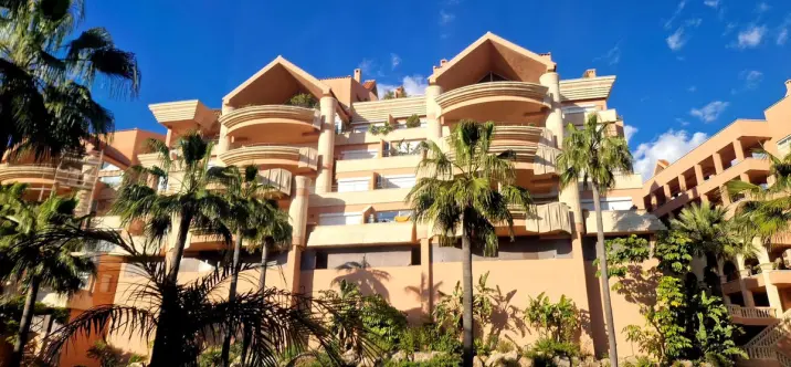 Продажа апартаментов на среднем этаже в Marbella 0