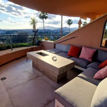 Продажа апартаментов на среднем этаже в Marbella