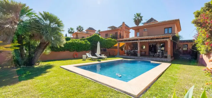 Продажа  отдельно стоящей виллы в Mijas Costa 2