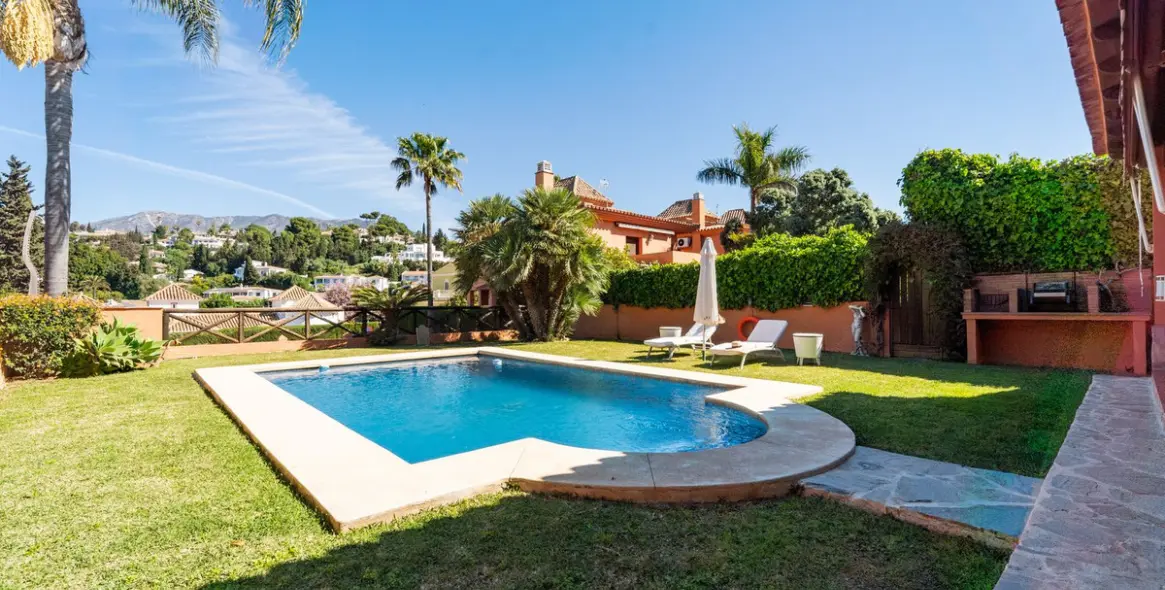 Продажа  отдельно стоящей виллы в Mijas Costa 13