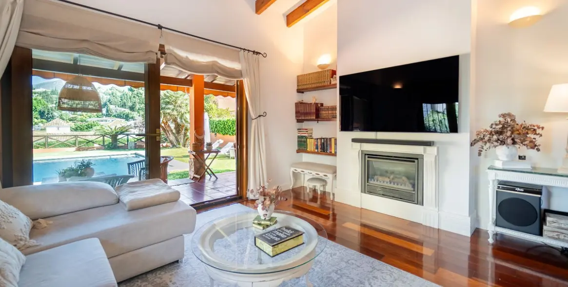 Продажа  отдельно стоящей виллы в Mijas Costa 20