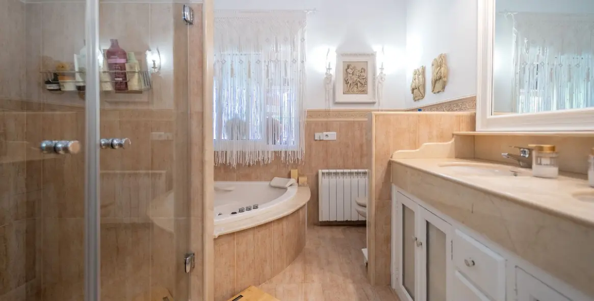 Продажа  отдельно стоящей виллы в Mijas Costa 26