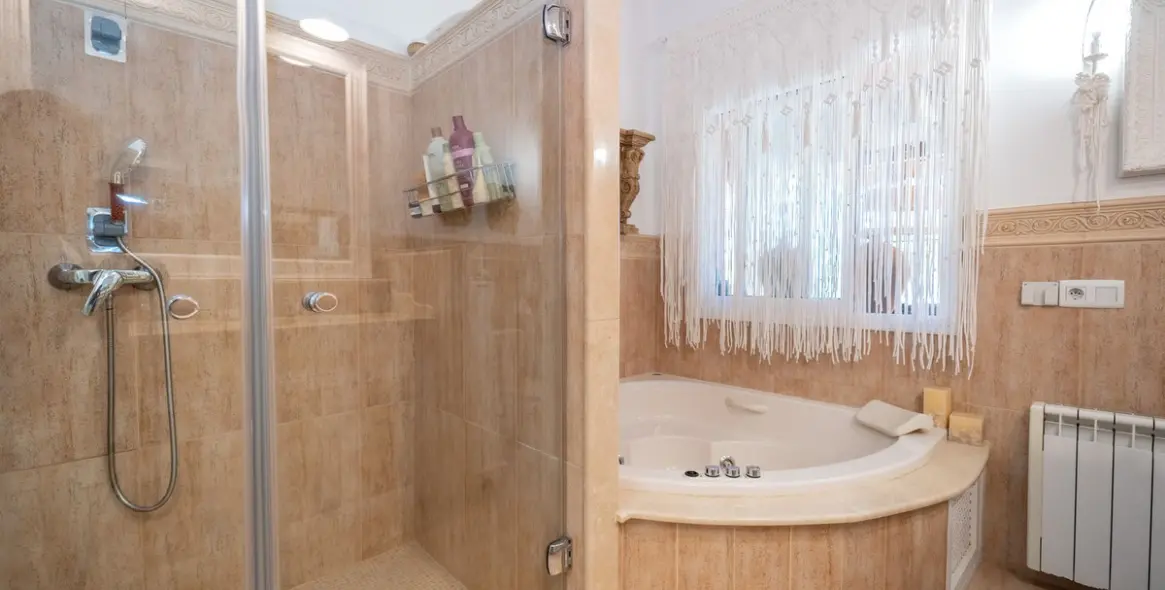 Продажа  отдельно стоящей виллы в Mijas Costa 27