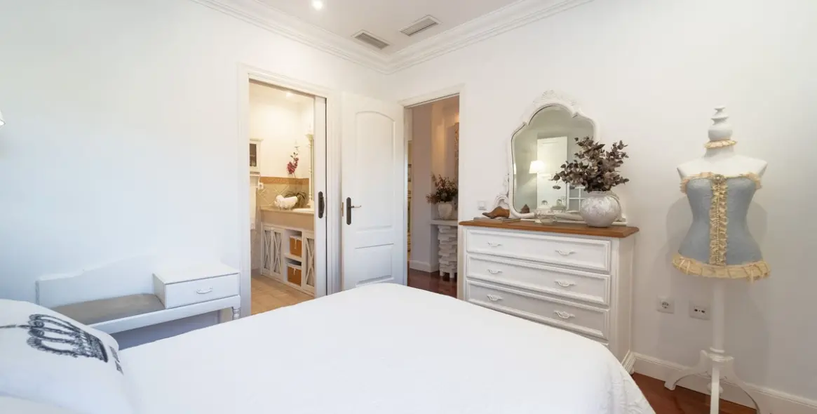 Продажа  отдельно стоящей виллы в Mijas Costa 51