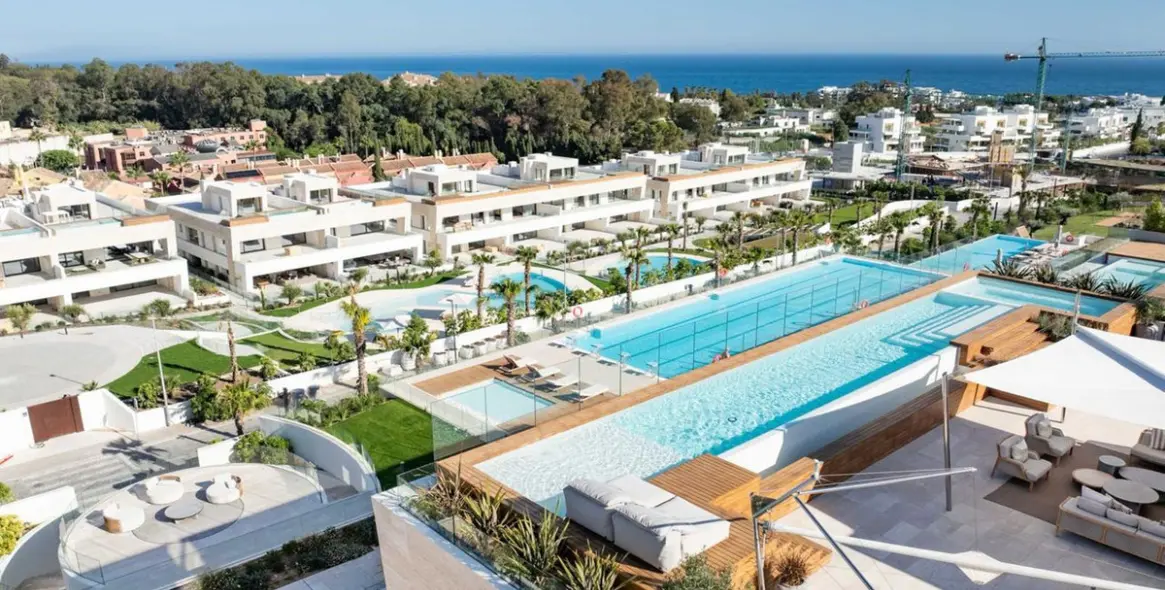 Продажа апартаментов на первом этаже в The Golden Mile 1