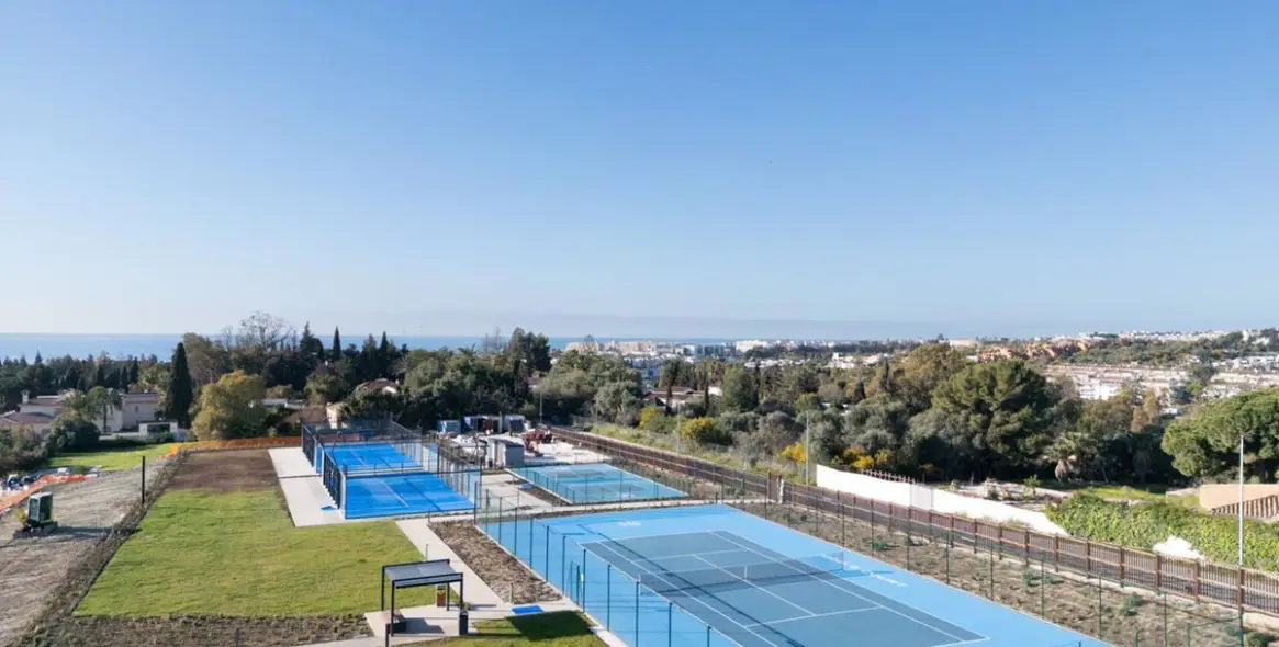 Продажа апартаментов на первом этаже в The Golden Mile 13