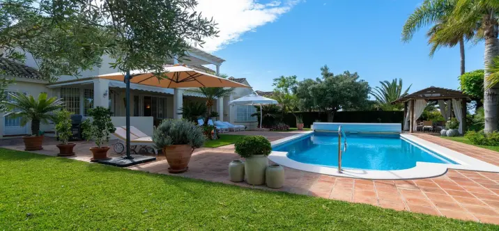 Продажа  отдельно стоящей виллы в Elviria 1