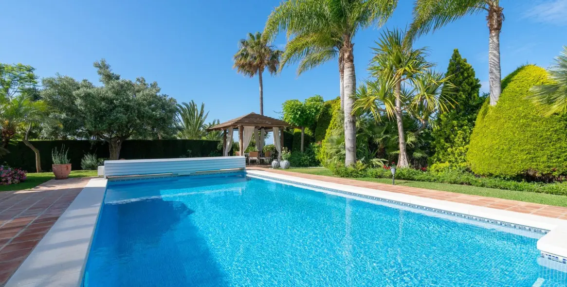 Продажа  отдельно стоящей виллы в Elviria 3