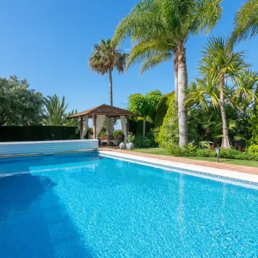 Продажа  отдельно стоящей виллы в Elviria