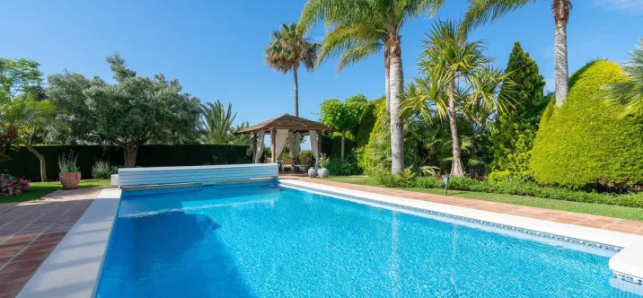 Продажа  отдельно стоящей виллы в Elviria 2