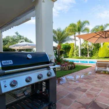 Продажа  отдельно стоящей виллы в Elviria