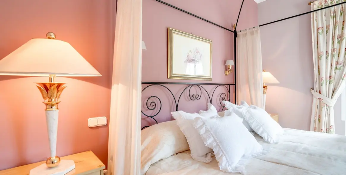 Продажа  отдельно стоящей виллы в Elviria 12