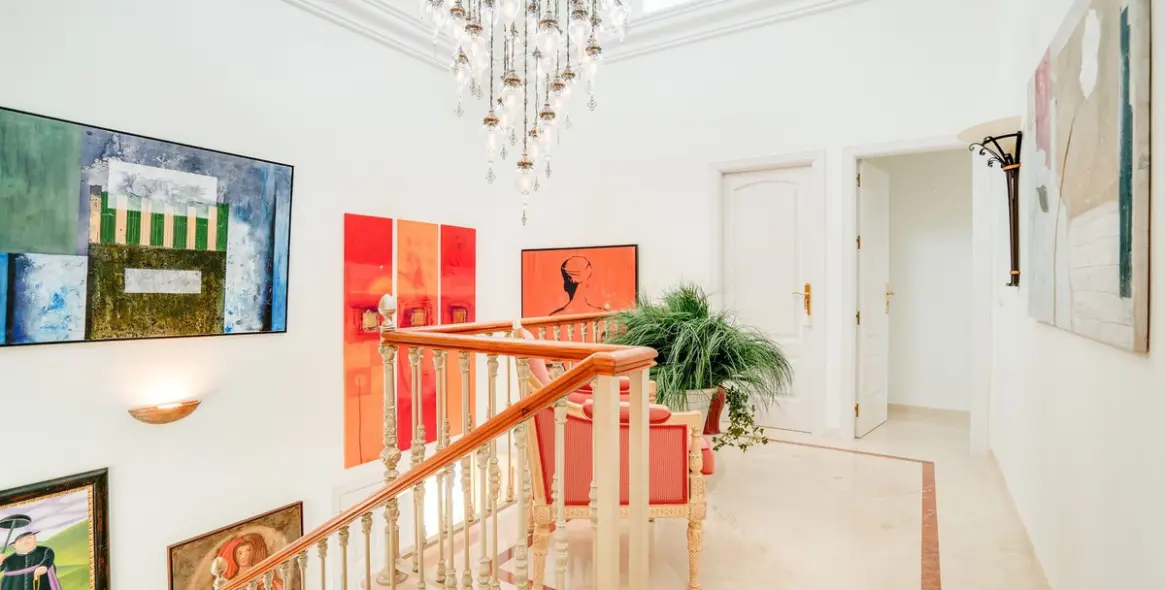 Продажа  отдельно стоящей виллы в Elviria 13