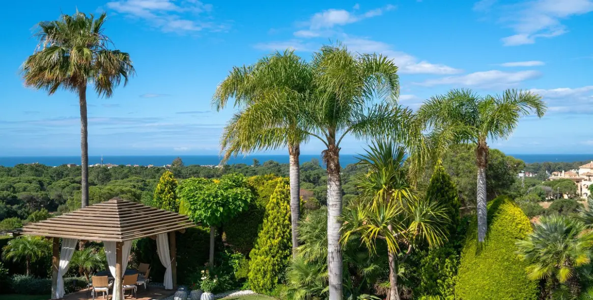 Продажа  отдельно стоящей виллы в Elviria 16