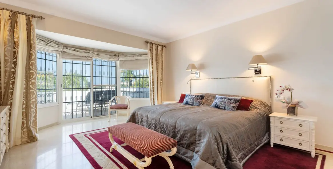 Venta de villa independiente en Elviria 21