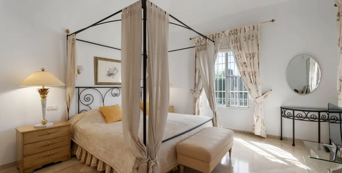 Venta de villa independiente en Elviria 27