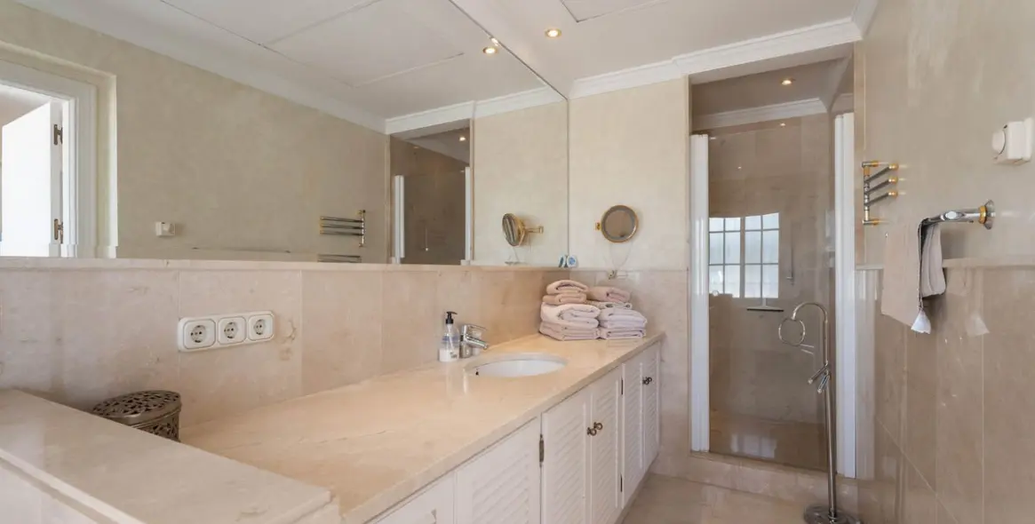 Venta de villa independiente en Elviria 38