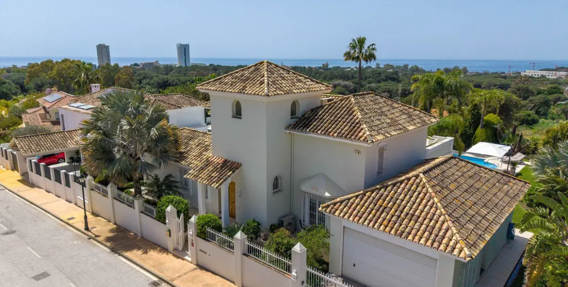 Venta de villa independiente en Elviria 40