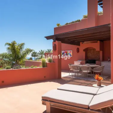 Продажа двухуровневого пентхауса в Estepona