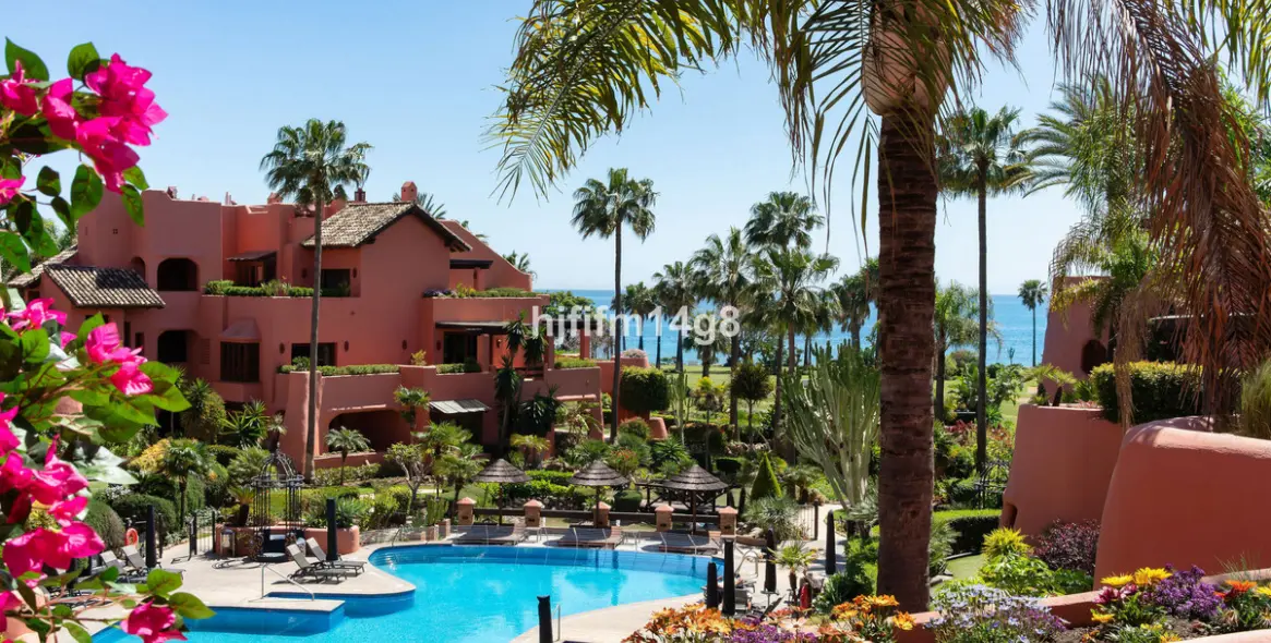 Продажа двухуровневого пентхауса в Estepona 2