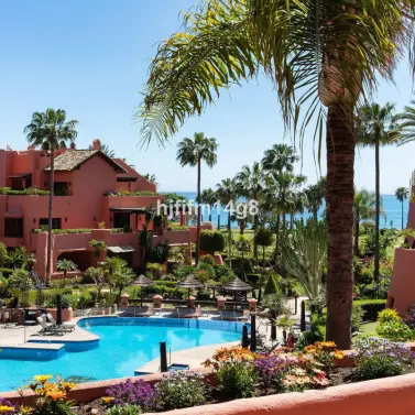 Продажа двухуровневого пентхауса в Estepona