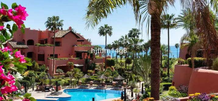 Продажа двухуровневого пентхауса в Estepona 1