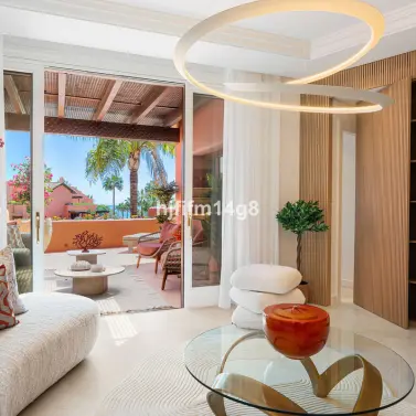 Продажа двухуровневого пентхауса в Estepona