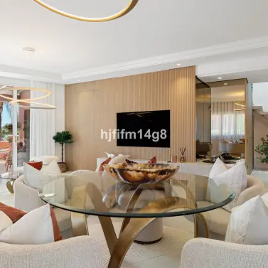 Продажа двухуровневого пентхауса в Estepona