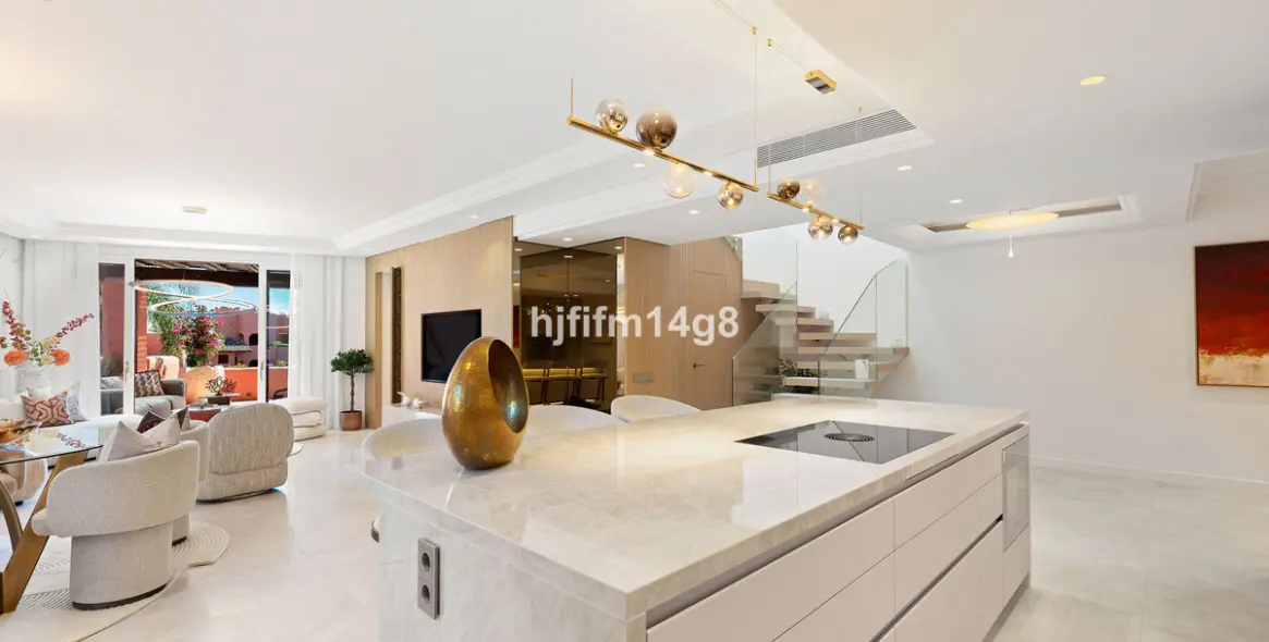 Продажа двухуровневого пентхауса в Estepona 6