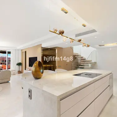 Продажа двухуровневого пентхауса в Estepona