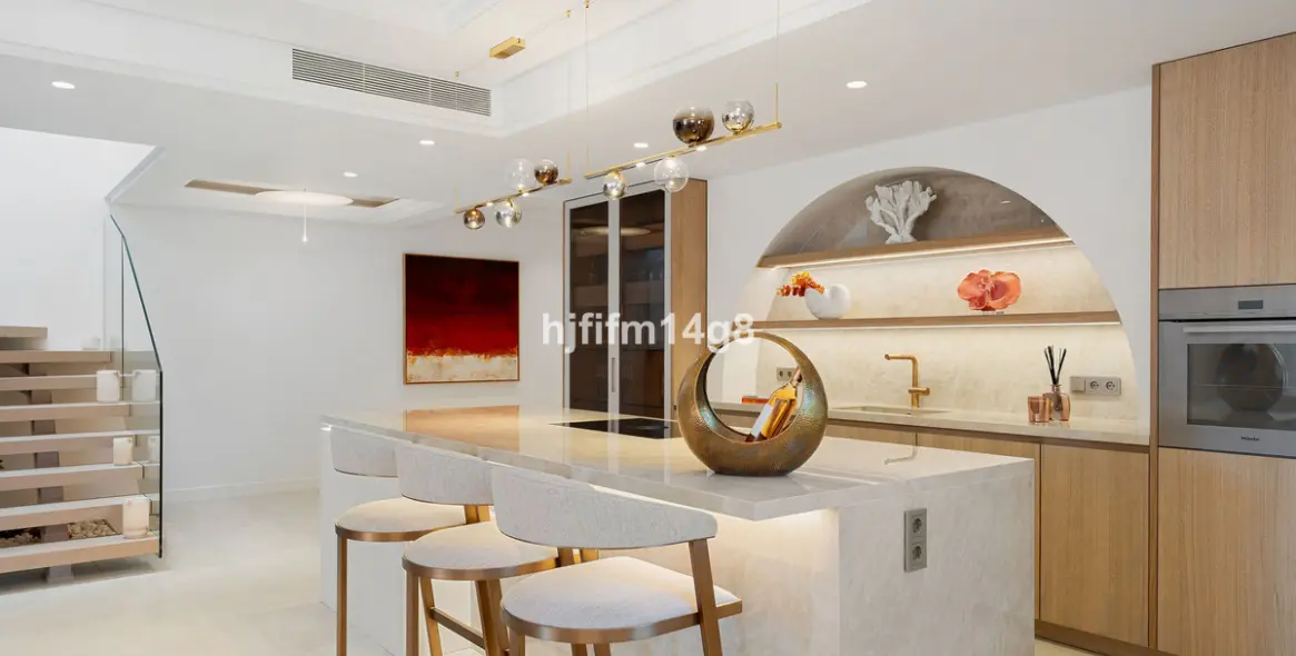 Продажа двухуровневого пентхауса в Estepona 8