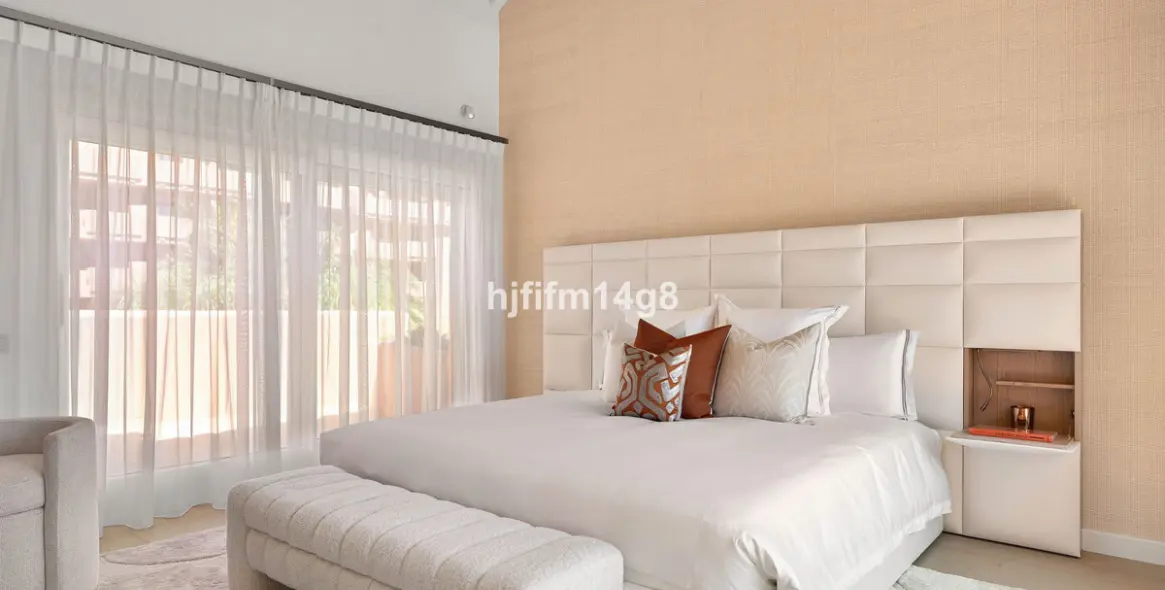 Продажа двухуровневого пентхауса в Estepona 12