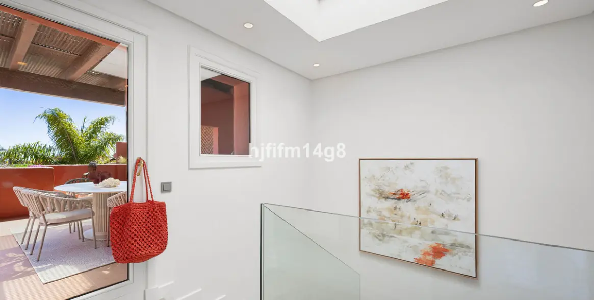 Продажа двухуровневого пентхауса в Estepona 13