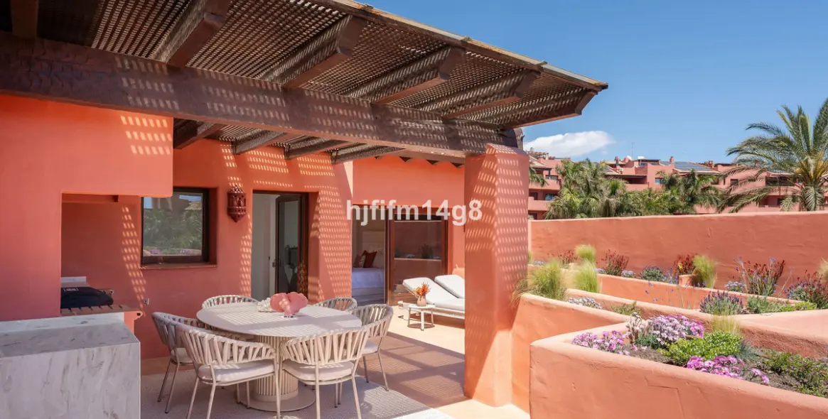 Продажа двухуровневого пентхауса в Estepona 14