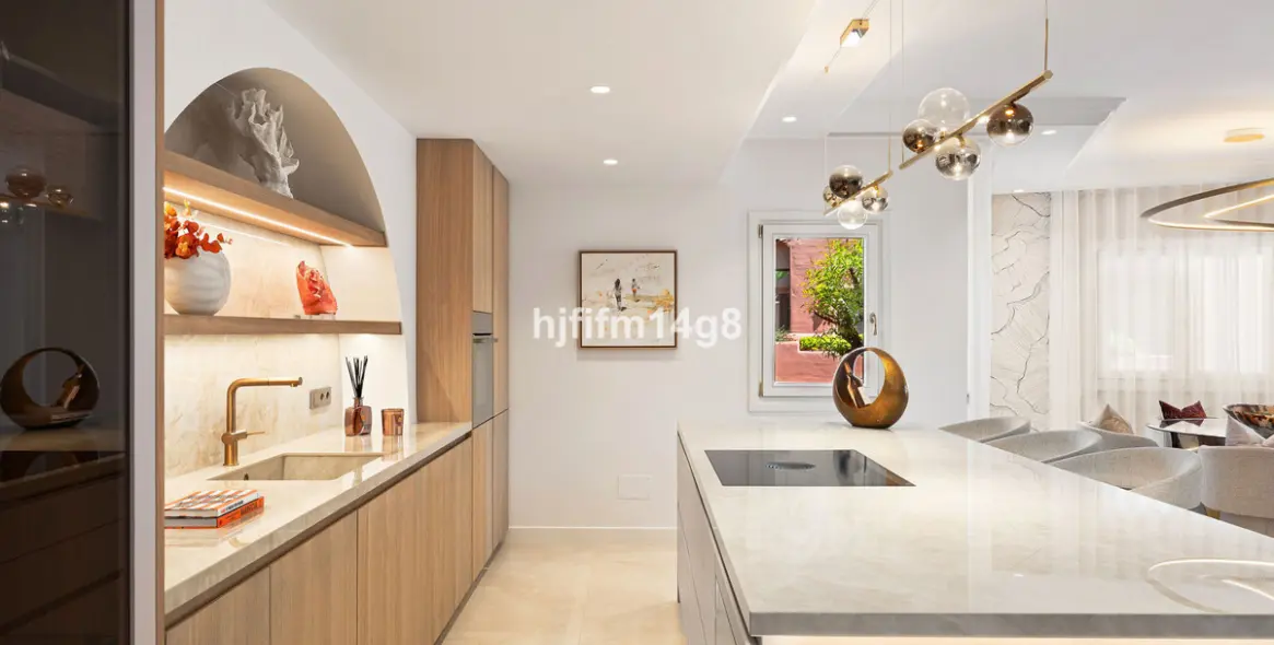 Продажа двухуровневого пентхауса в Estepona 20