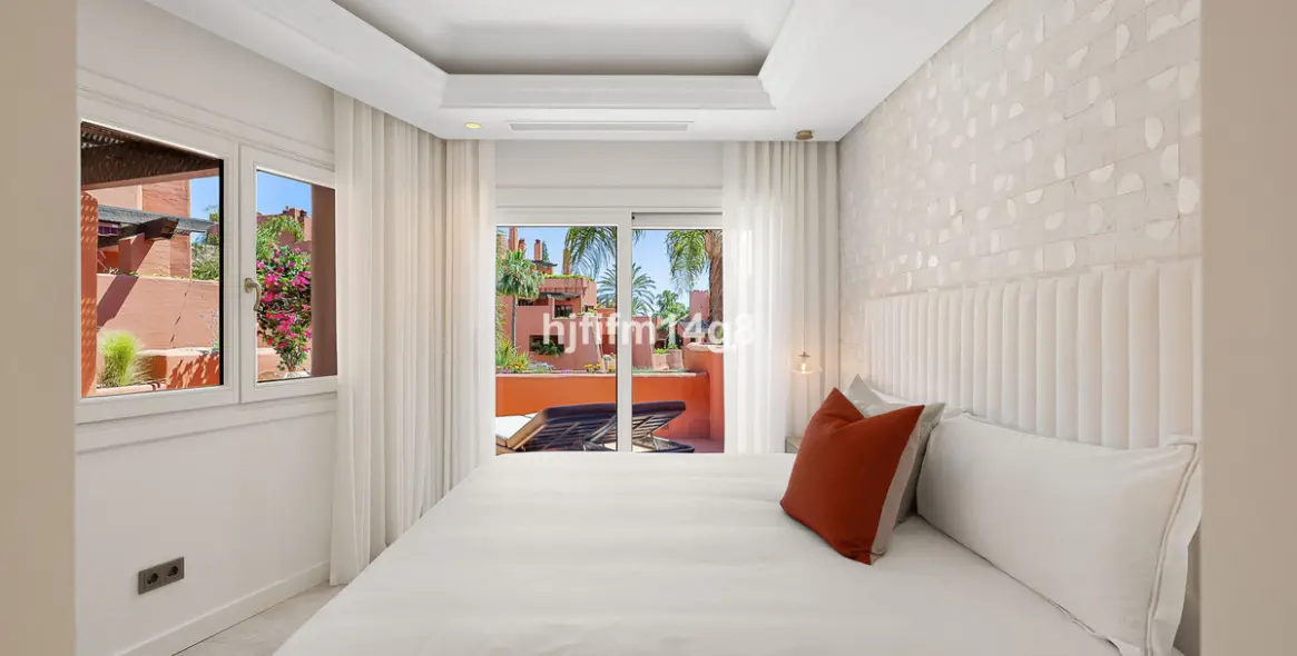 Продажа двухуровневого пентхауса в Estepona 25