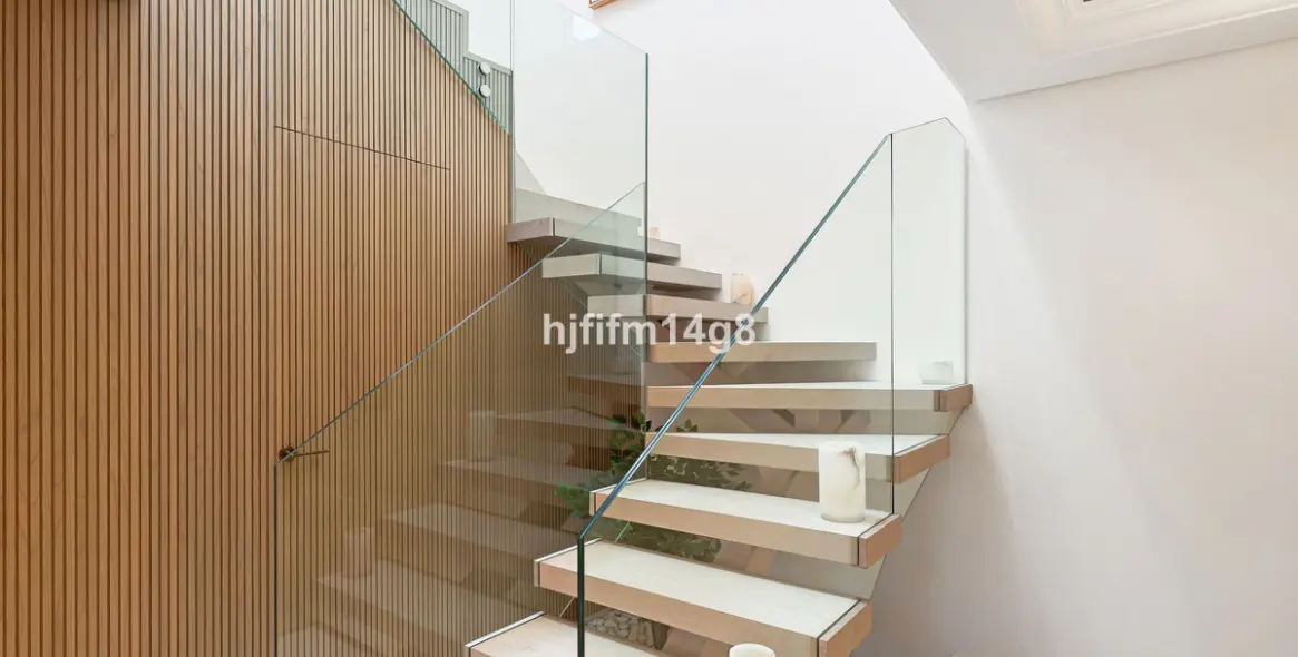 Продажа двухуровневого пентхауса в Estepona 33