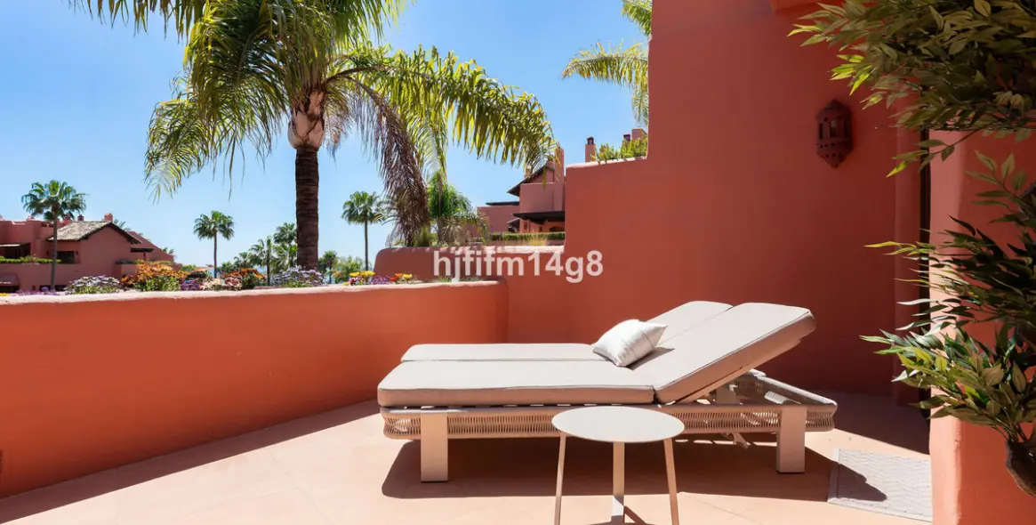 Продажа двухуровневого пентхауса в Estepona 35