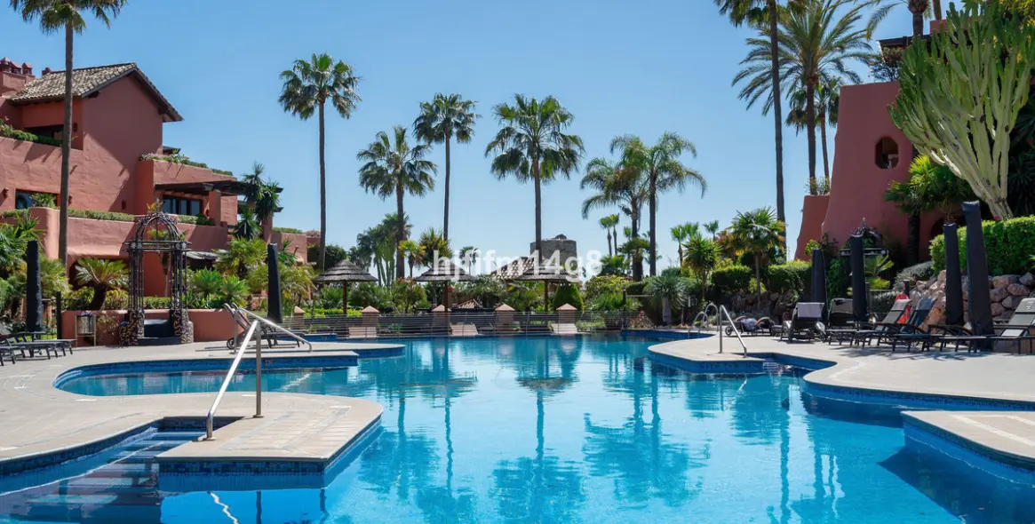 Продажа двухуровневого пентхауса в Estepona 39