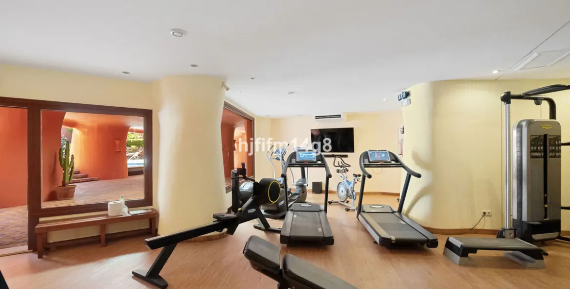 Продажа двухуровневого пентхауса в Estepona 40