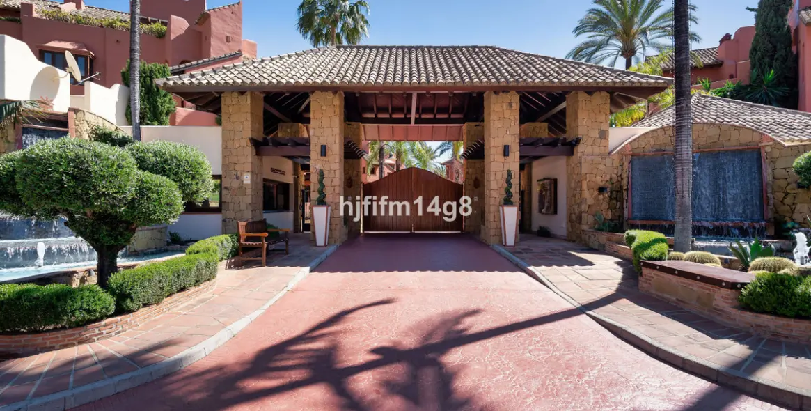 Продажа двухуровневого пентхауса в Estepona 50