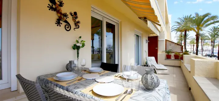 Short-term rent of middle floor apartment in Estepona 0