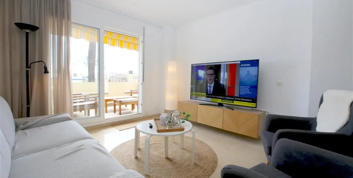 Short-term rent of middle floor apartment in Estepona 3