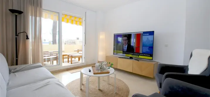 Short-term rent of middle floor apartment in Estepona 2