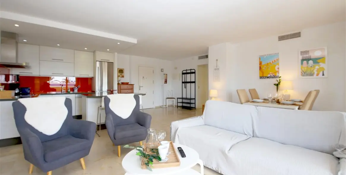 Short-term rent of middle floor apartment in Estepona 4