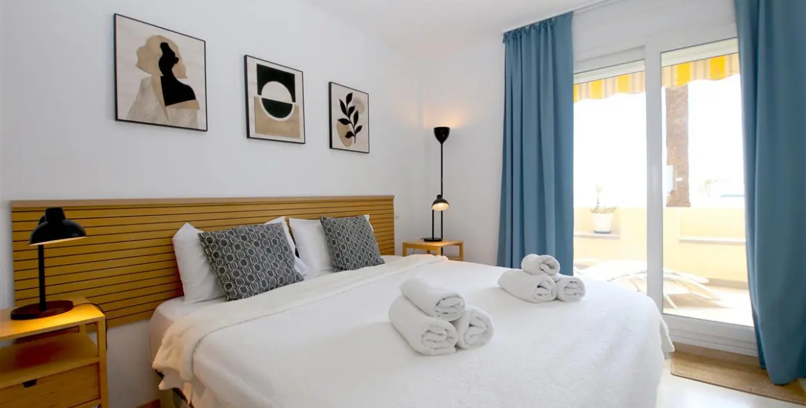 Short-term rent of middle floor apartment in Estepona 5