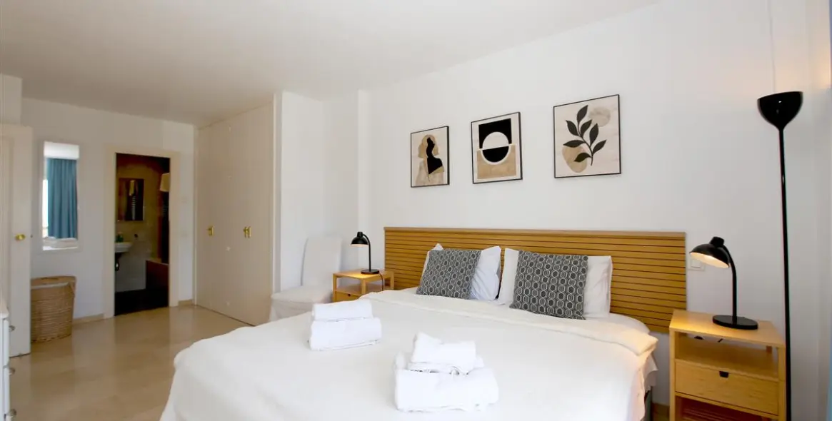 Short-term rent of middle floor apartment in Estepona 6