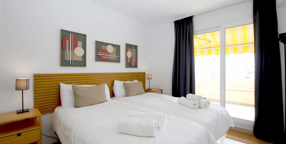 Short-term rent of middle floor apartment in Estepona 8