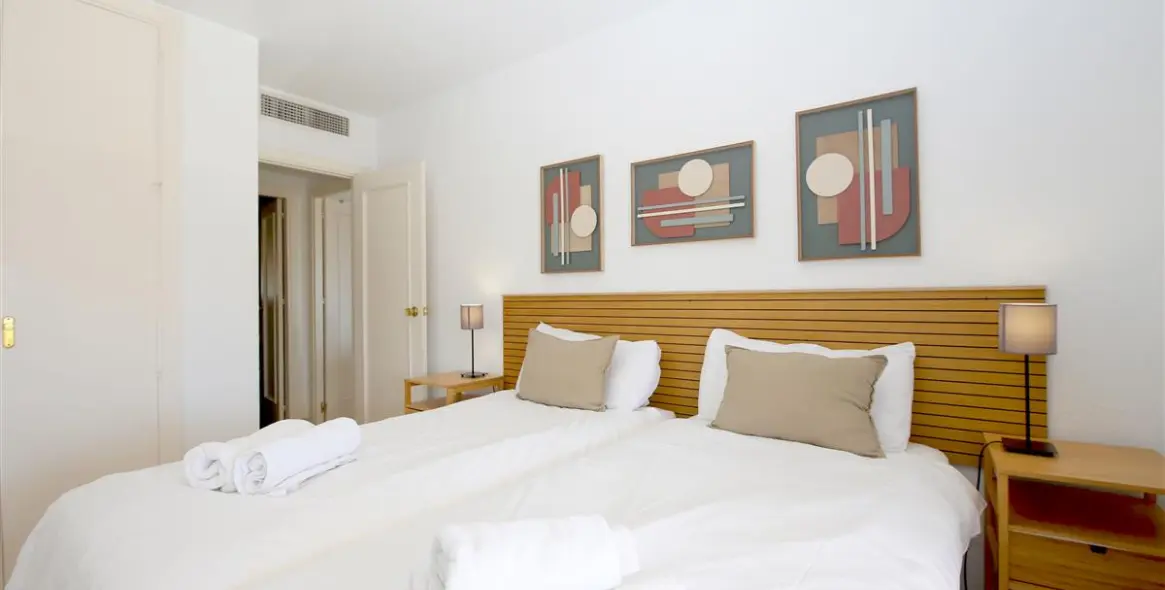 Short-term rent of middle floor apartment in Estepona 9